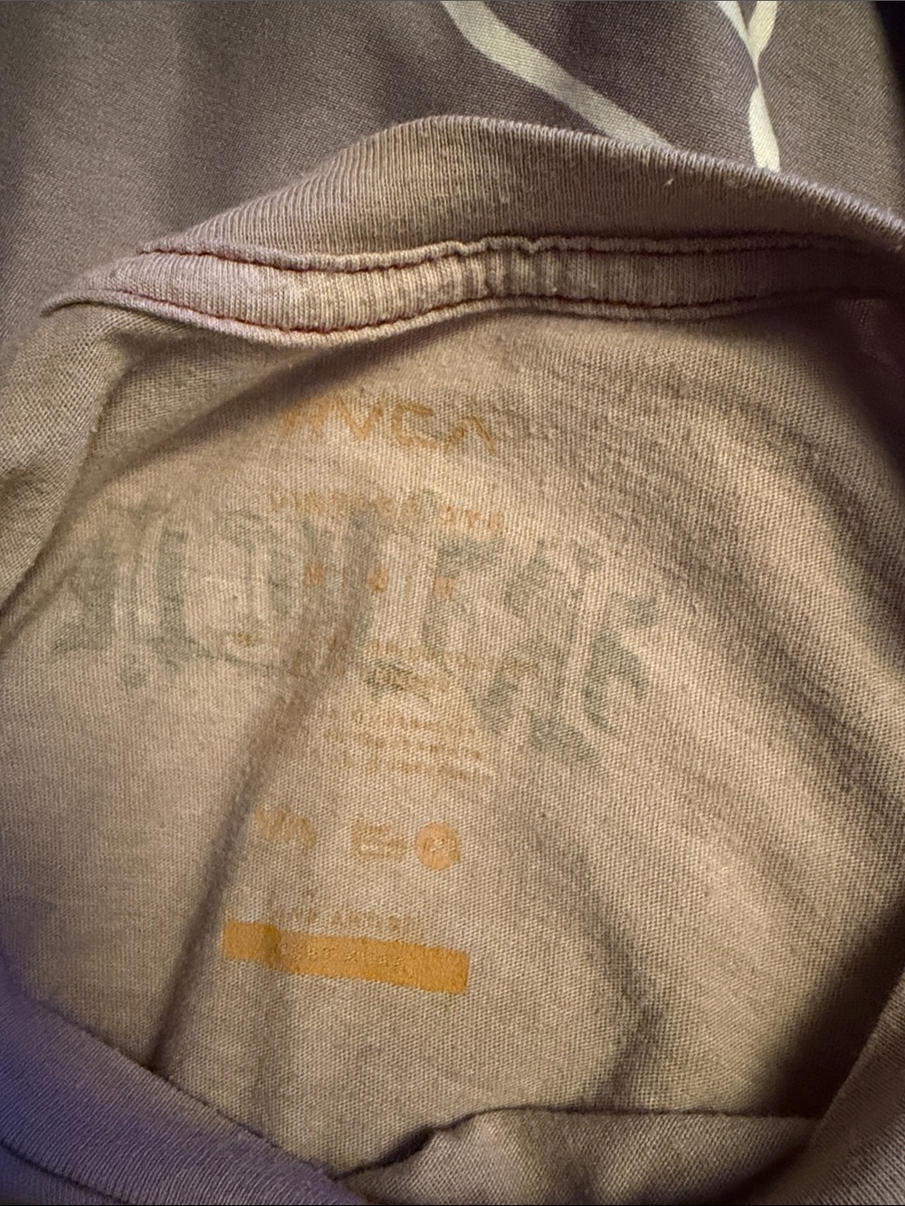 Men’s RVCA medium tee. - Picture 2 of 4